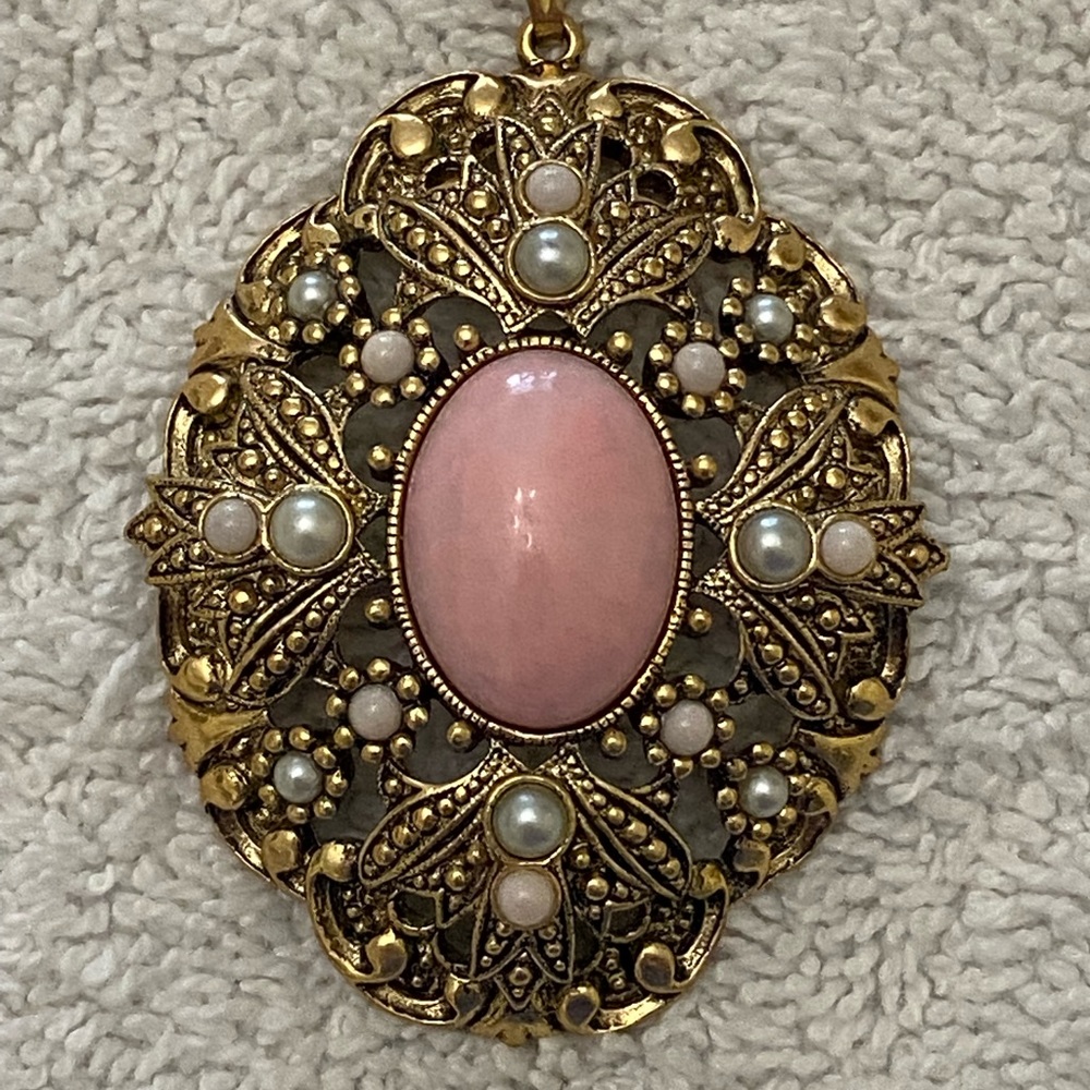 Vintage Avon Pendant (2" by 1.5") Necklace Pink Cabochon Gold Tone White Pearls